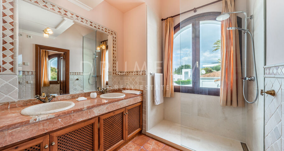 Charming, Full of Character Luxury House of Traditional Style in Nueva Andalucía