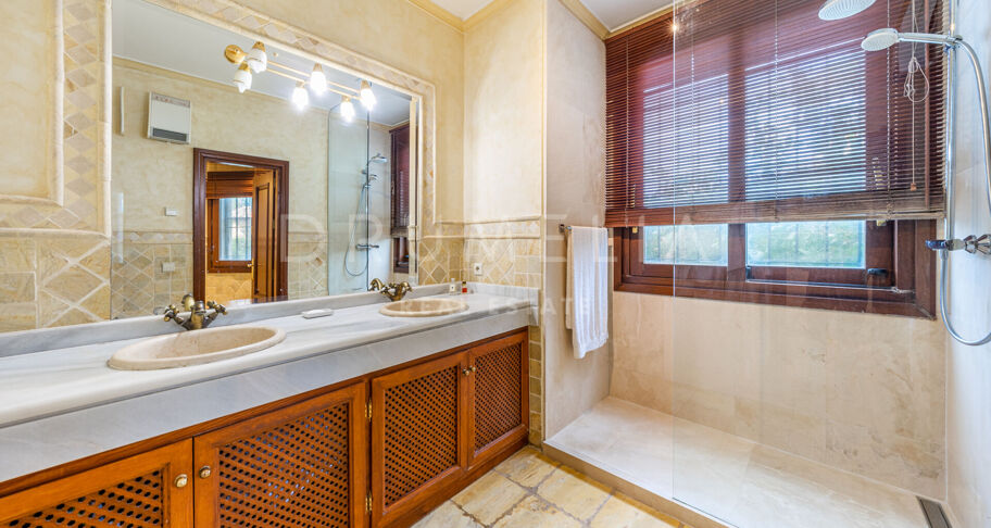 Charming, Full of Character Luxury House of Traditional Style in Nueva Andalucía
