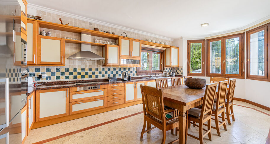 Charming, Full of Character Luxury House of Traditional Style in Nueva Andalucía
