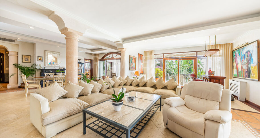 Charming, Full of Character Luxury House of Traditional Style in Nueva Andalucía