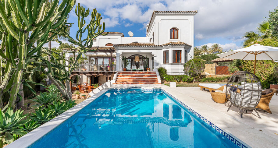 Charming, Full of Character Luxury House of Traditional Style in Nueva Andalucía