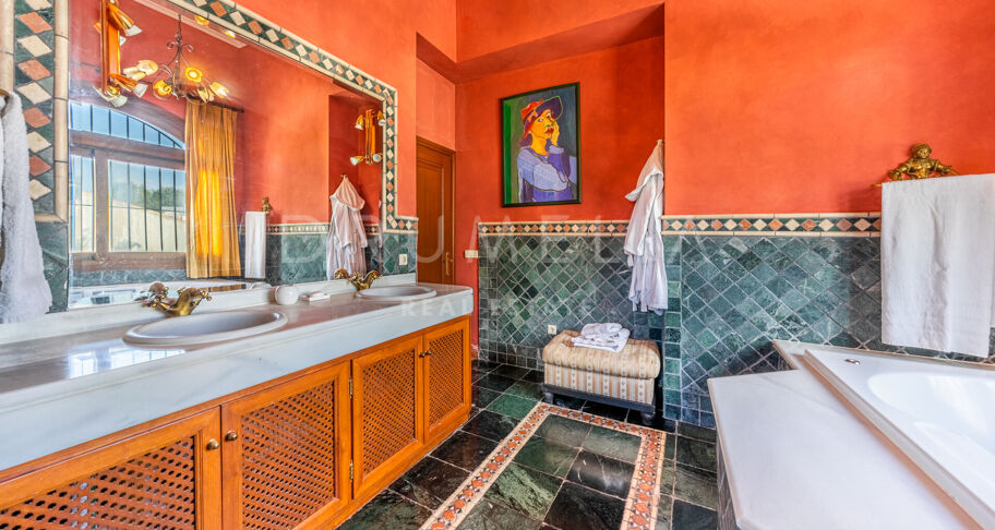Charming, Full of Character Luxury House of Traditional Style in Nueva Andalucía