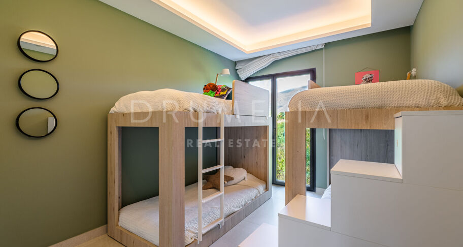 The Island 29 - The Island - Modern luxury townhouse with sea and mountain views in frontline beach residence in Estepona
