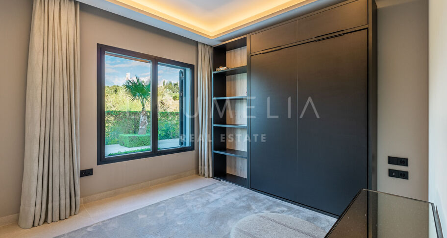 The Island 29 - The Island - Modern luxury townhouse with sea and mountain views in frontline beach residence in Estepona