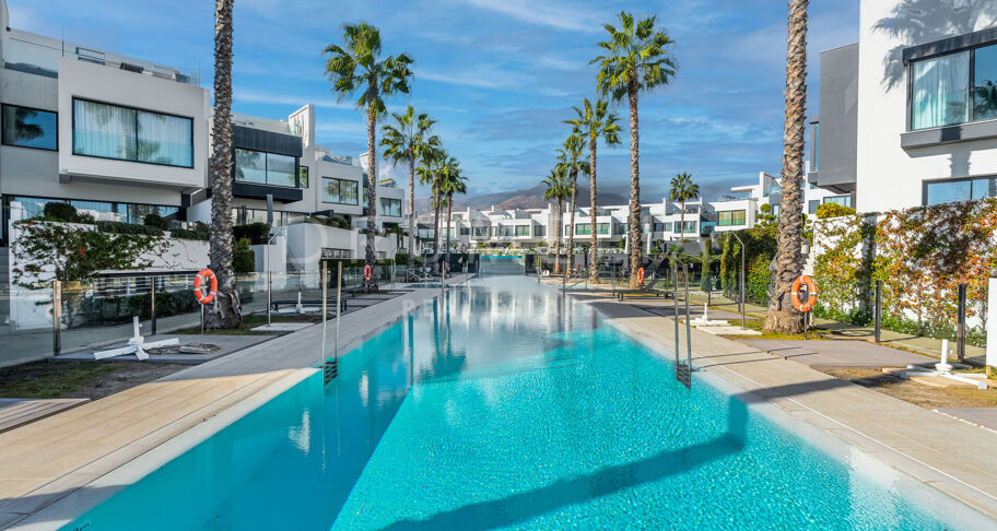 The Island 29 - The Island - Modern luxury townhouse with sea and mountain views in frontline beach residence in Estepona