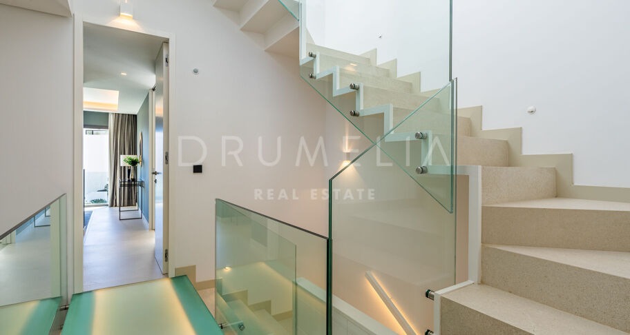 The Island 29 - The Island - Modern luxury townhouse with sea and mountain views in frontline beach residence in Estepona