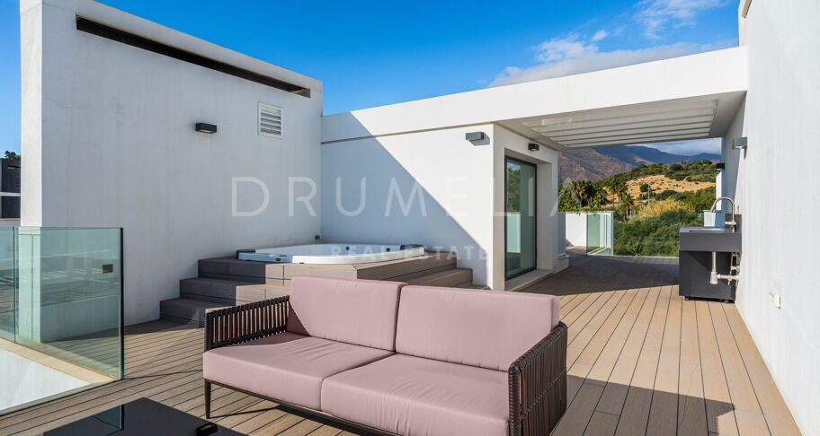 The Island 29 - The Island - Modern luxury townhouse with sea and mountain views in frontline beach residence in Estepona