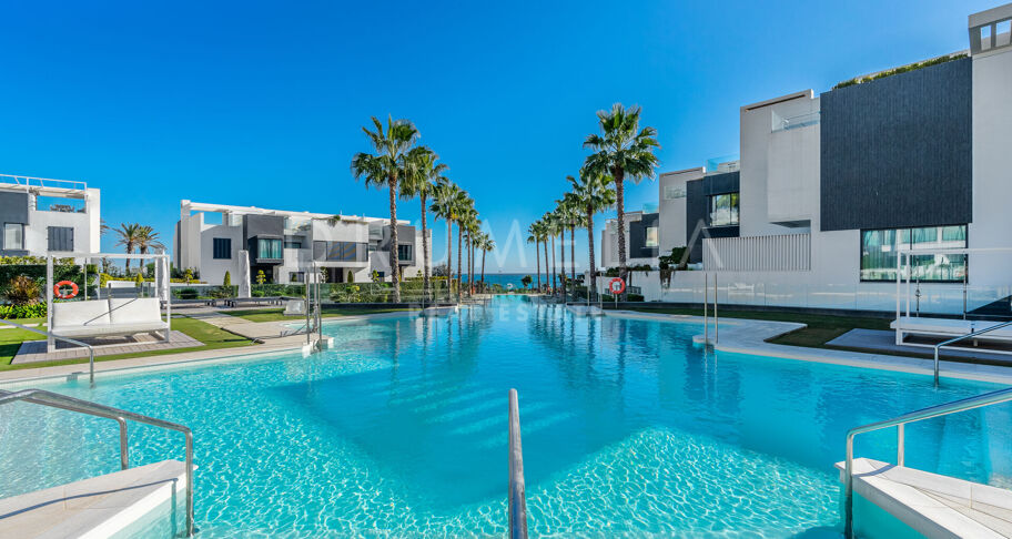 The Island 29 - The Island - Modern luxury townhouse with sea and mountain views in frontline beach residence in Estepona