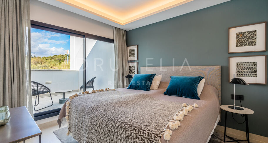 The Island 29 - The Island - Modern luxury townhouse with sea and mountain views in frontline beach residence in Estepona