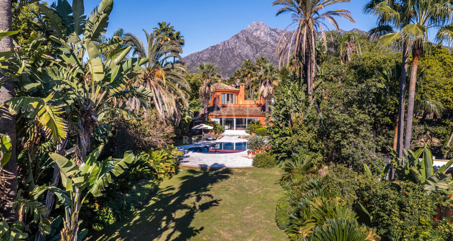 Elegante villa in mediterrane stijl in Rocio de Nagüeles, Golden Mile van Marbella.