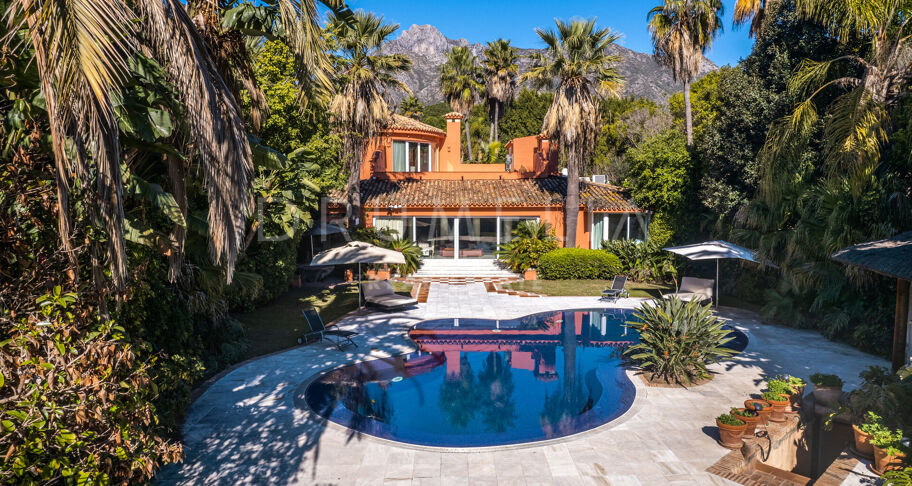 Elegante villa in mediterrane stijl in Rocio de Nagüeles, Golden Mile van Marbella.