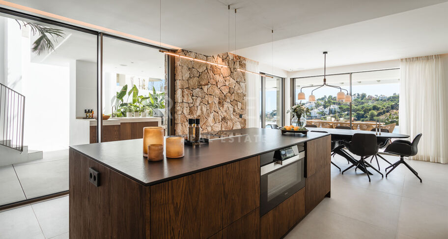 Spectaculaire gloednieuwe golfvilla met prachtig uitzicht in Las Lomas de La Quinta, Benahavís