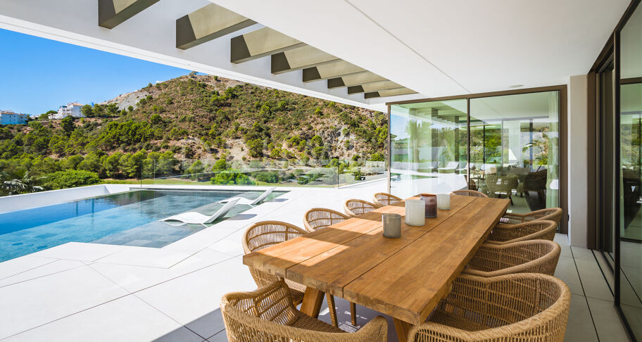 Spectaculaire gloednieuwe golfvilla met prachtig uitzicht in Las Lomas de La Quinta, Benahavís