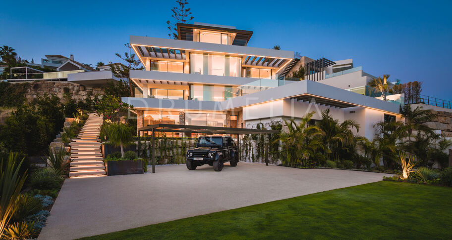 Spectaculaire gloednieuwe golfvilla met prachtig uitzicht in Las Lomas de La Quinta, Benahavís