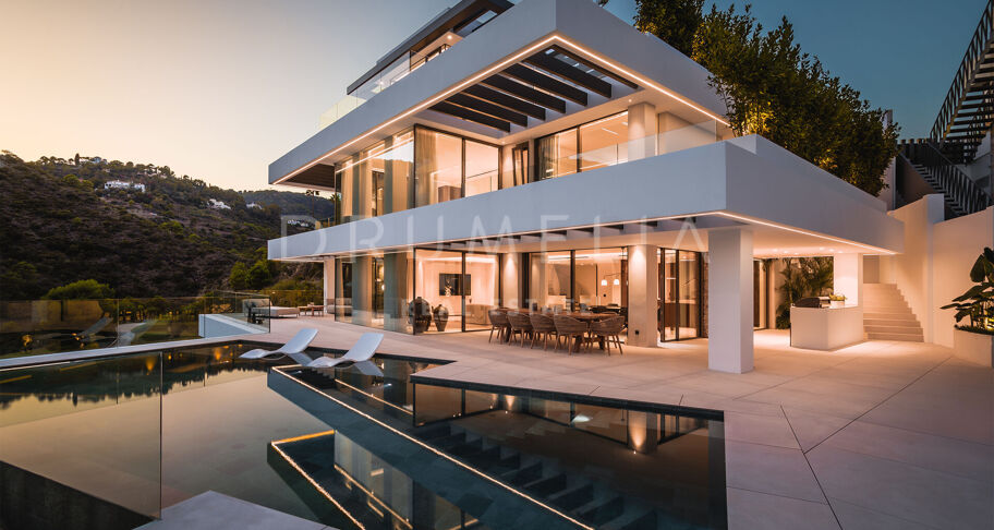 Spectaculaire gloednieuwe golfvilla met prachtig uitzicht in Las Lomas de La Quinta, Benahavís
