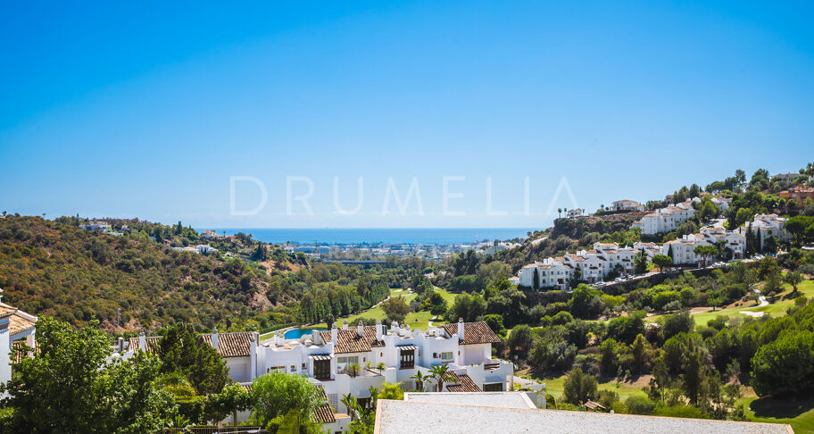 Spectaculaire gloednieuwe golfvilla met prachtig uitzicht in Las Lomas de La Quinta, Benahavís