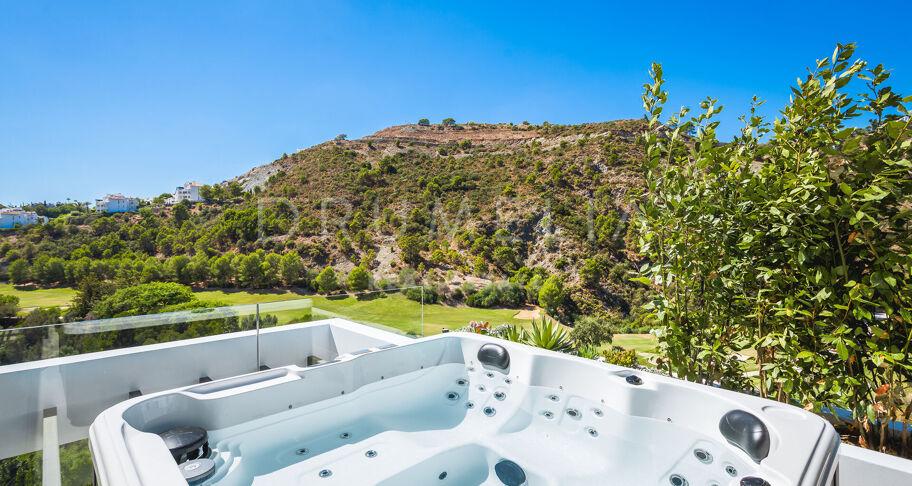 Spectaculaire gloednieuwe golfvilla met prachtig uitzicht in Las Lomas de La Quinta, Benahavís