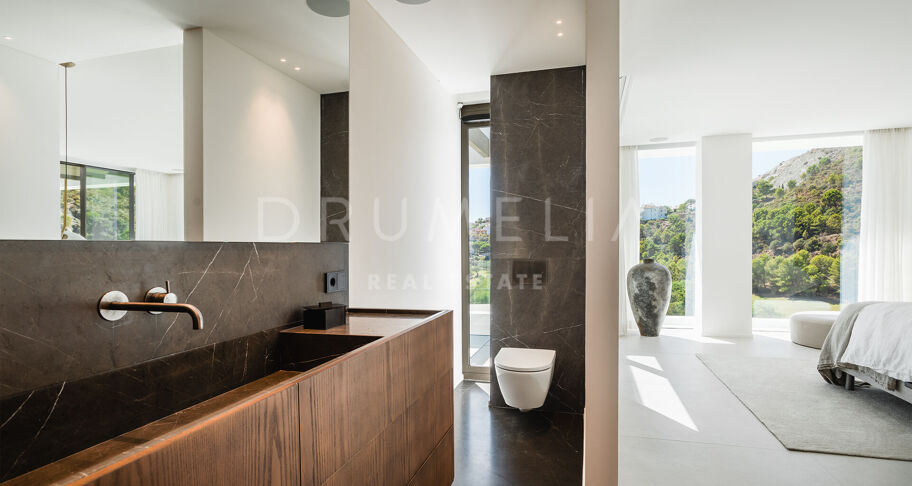 Spectaculaire gloednieuwe golfvilla met prachtig uitzicht in Las Lomas de La Quinta, Benahavís