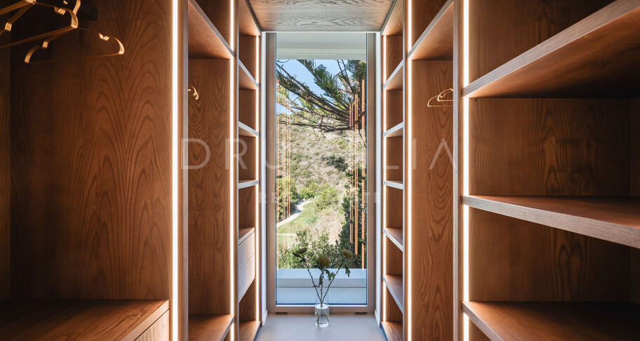 Spectaculaire gloednieuwe golfvilla met prachtig uitzicht in Las Lomas de La Quinta, Benahavís