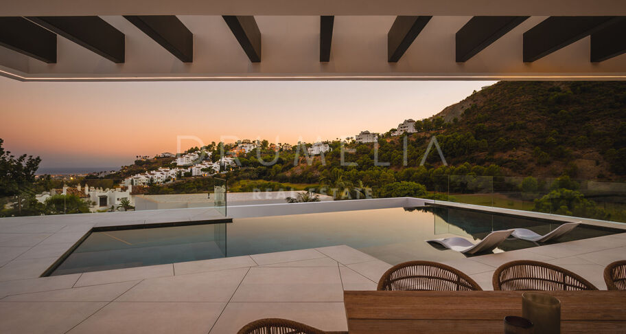 Spectaculaire gloednieuwe golfvilla met prachtig uitzicht in Las Lomas de La Quinta, Benahavís