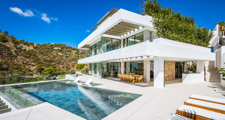 Spectaculaire gloednieuwe golfvilla met prachtig uitzicht in Las Lomas de La Quinta, Benahavís