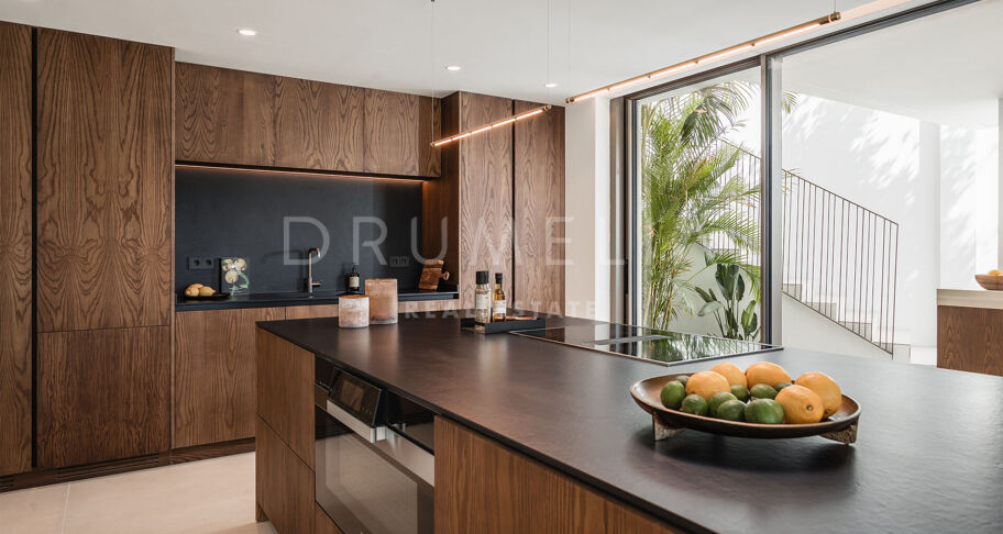 Spectaculaire gloednieuwe golfvilla met prachtig uitzicht in Las Lomas de La Quinta, Benahavís
