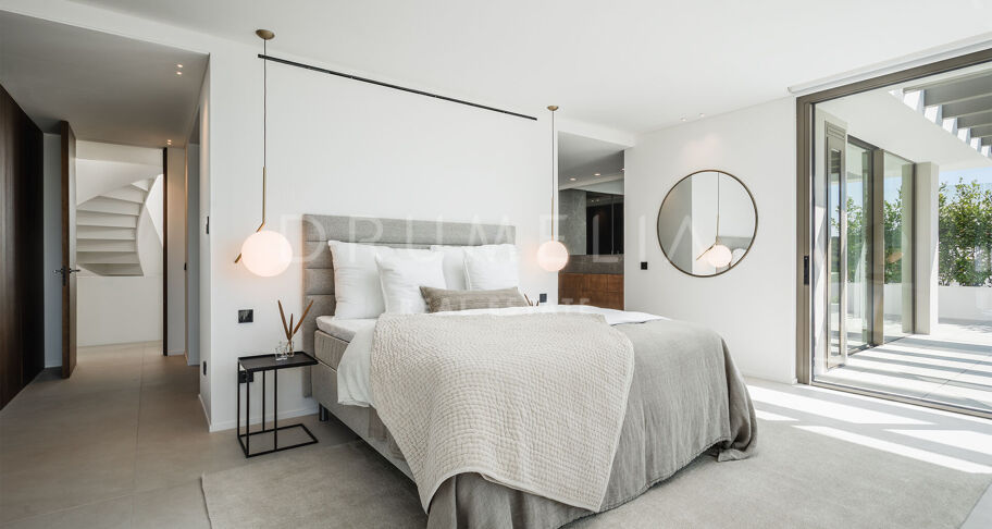 Spectaculaire gloednieuwe golfvilla met prachtig uitzicht in Las Lomas de La Quinta, Benahavís