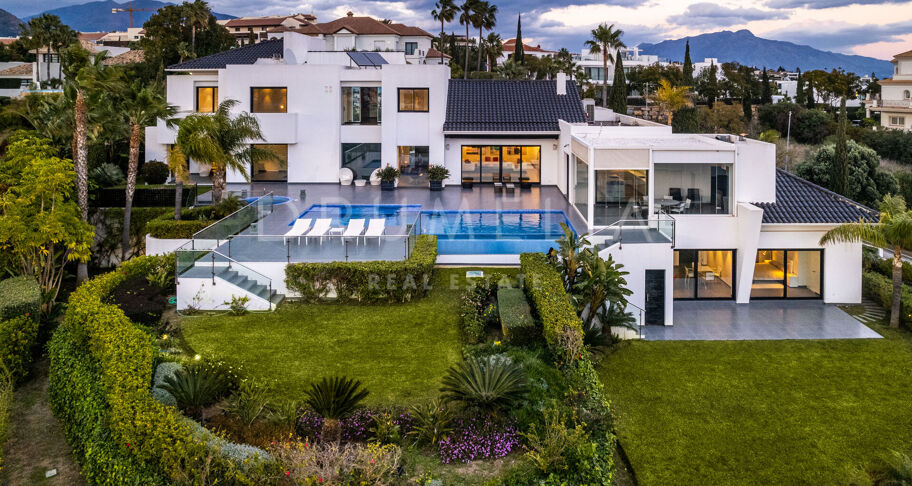 Blue Horizon - Stunning contemporary house with panoramic sea views in Los Flamingos Golf Resort, Benahavis