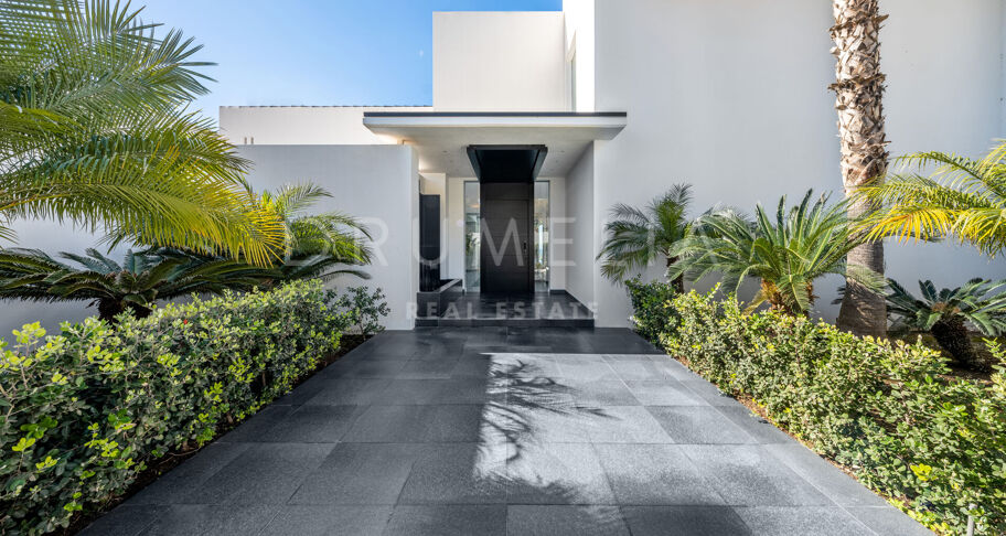Blue Horizon - Stunning contemporary house with panoramic sea views in Los Flamingos Golf Resort, Benahavis