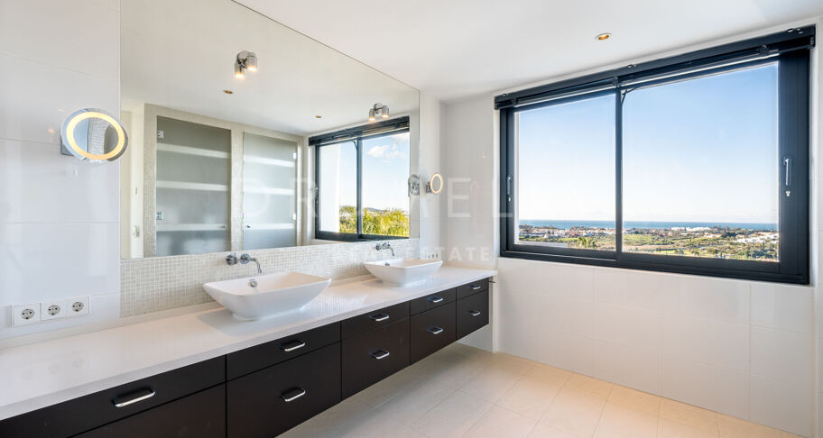 Blue Horizon - Stunning contemporary house with panoramic sea views in Los Flamingos Golf Resort, Benahavis