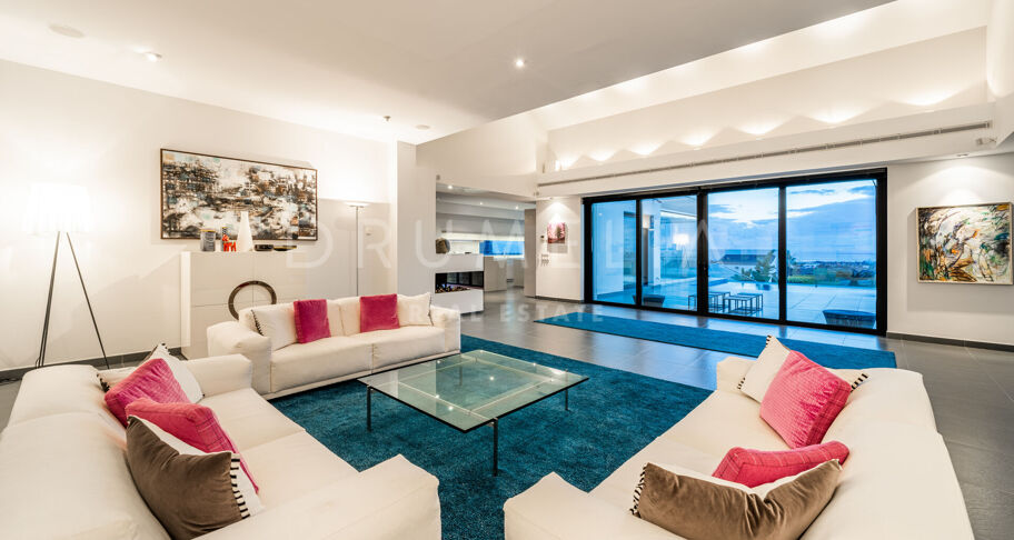 Blue Horizon - Stunning contemporary house with panoramic sea views in Los Flamingos Golf Resort, Benahavis