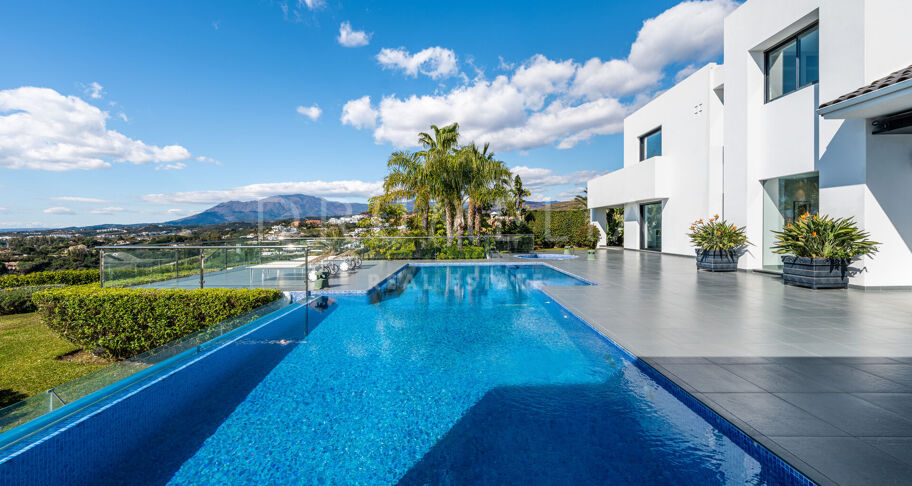 Blue Horizon - Stunning contemporary house with panoramic sea views in Los Flamingos Golf Resort, Benahavis