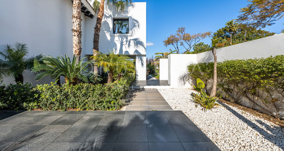 Blue Horizon - Stunning contemporary house with panoramic sea views in Los Flamingos Golf Resort, Benahavis