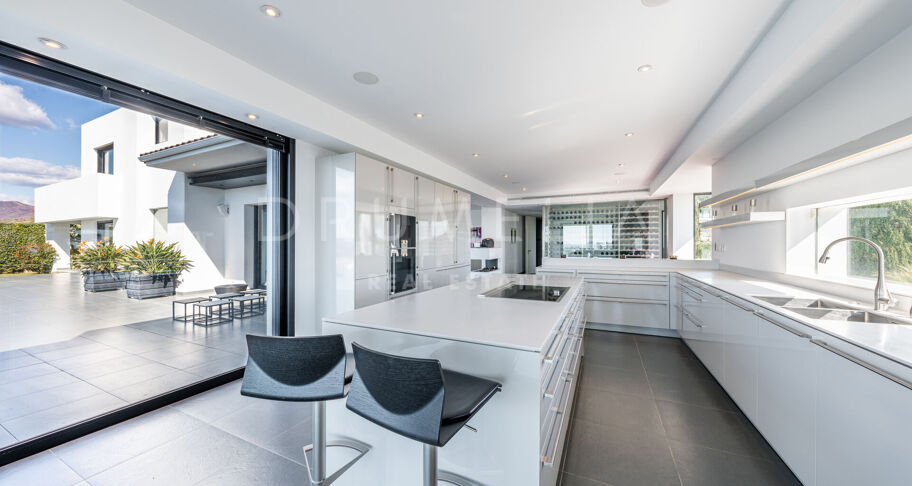 Blue Horizon - Stunning contemporary house with panoramic sea views in Los Flamingos Golf Resort, Benahavis
