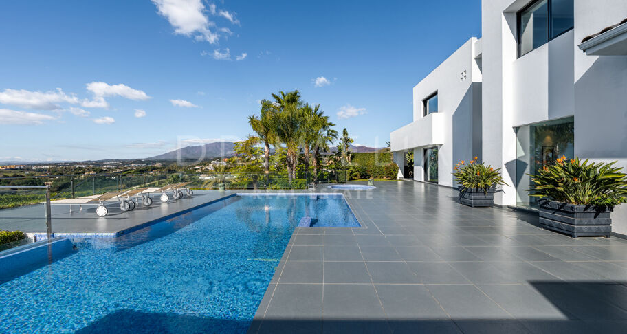 Blue Horizon - Stunning contemporary house with panoramic sea views in Los Flamingos Golf Resort, Benahavis