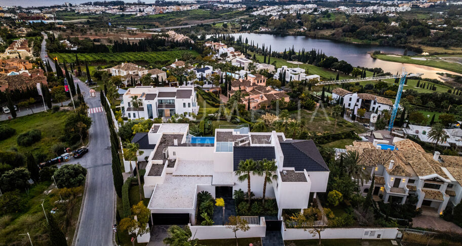 Blue Horizon - Stunning contemporary house with panoramic sea views in Los Flamingos Golf Resort, Benahavis
