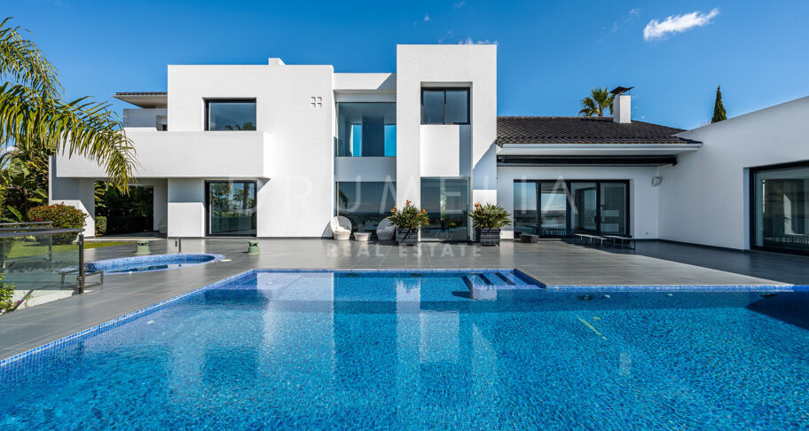 Blue Horizon - Stunning contemporary house with panoramic sea views in Los Flamingos Golf Resort, Benahavis