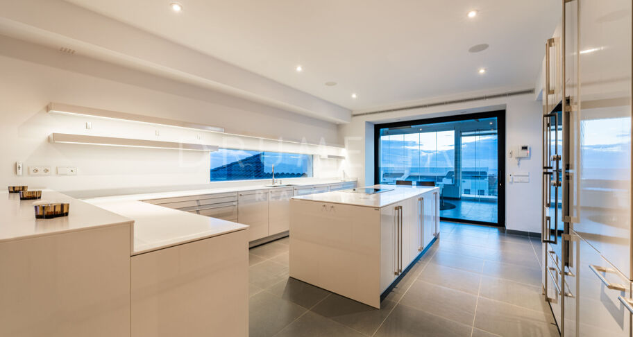 Blue Horizon - Stunning contemporary house with panoramic sea views in Los Flamingos Golf Resort, Benahavis