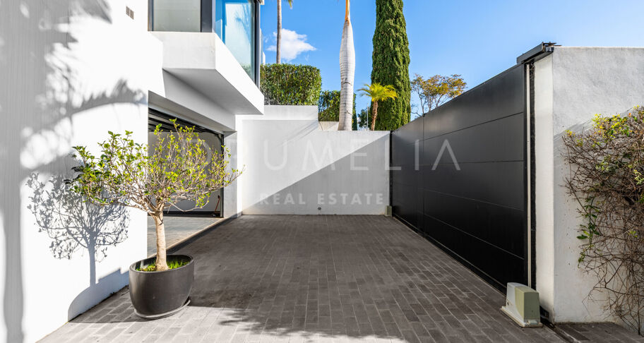 Blue Horizon - Stunning contemporary house with panoramic sea views in Los Flamingos Golf Resort, Benahavis