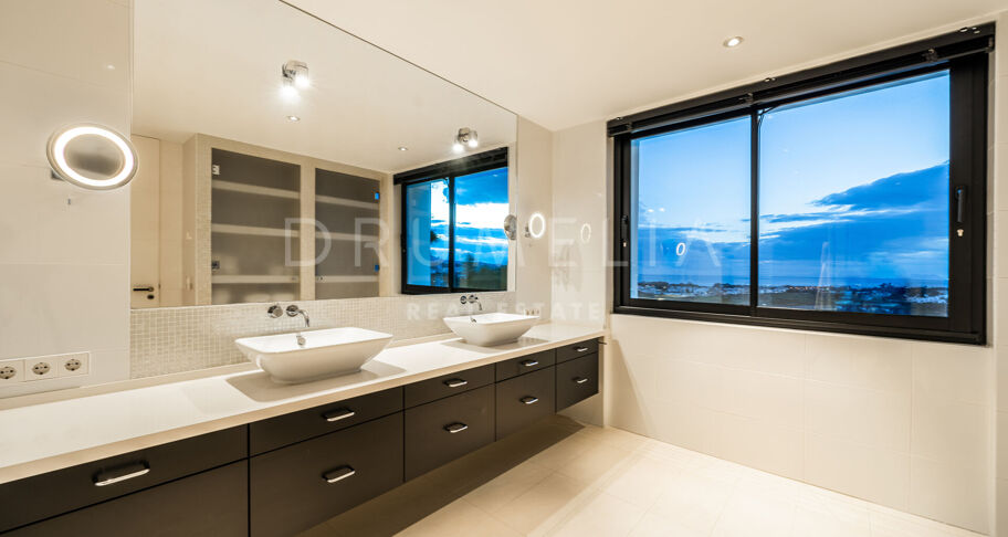 Blue Horizon - Stunning contemporary house with panoramic sea views in Los Flamingos Golf Resort, Benahavis