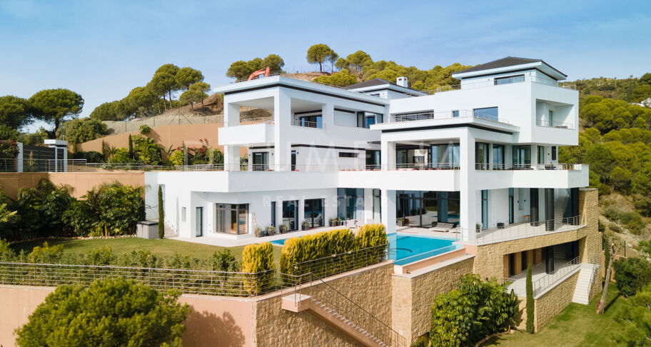 Luxuriöse moderne Villa in La Reserva de Alcuzcuz, Benahavis