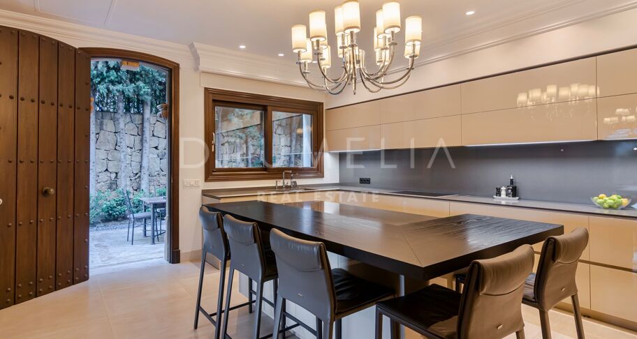 Elegant Classy Luxury Villa with Panoramic Sea Views, Sierra Blanca, Marbella