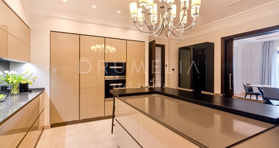Elegant Classy Luxury Villa with Panoramic Sea Views, Sierra Blanca, Marbella