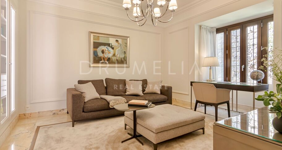 Elegant Classy Luxury Villa with Panoramic Sea Views, Sierra Blanca, Marbella