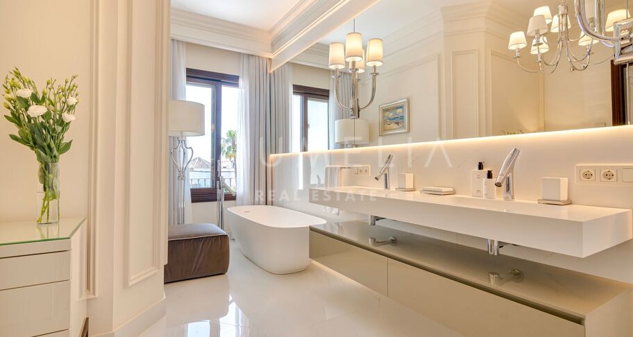 Elegant Classy Luxury Villa with Panoramic Sea Views, Sierra Blanca, Marbella