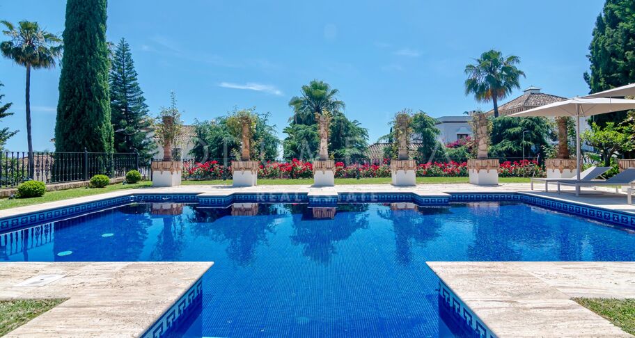 Elegant Classy Luxury Villa with Panoramic Sea Views, Sierra Blanca, Marbella