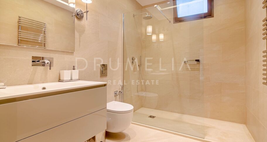 Elegant Classy Luxury Villa with Panoramic Sea Views, Sierra Blanca, Marbella
