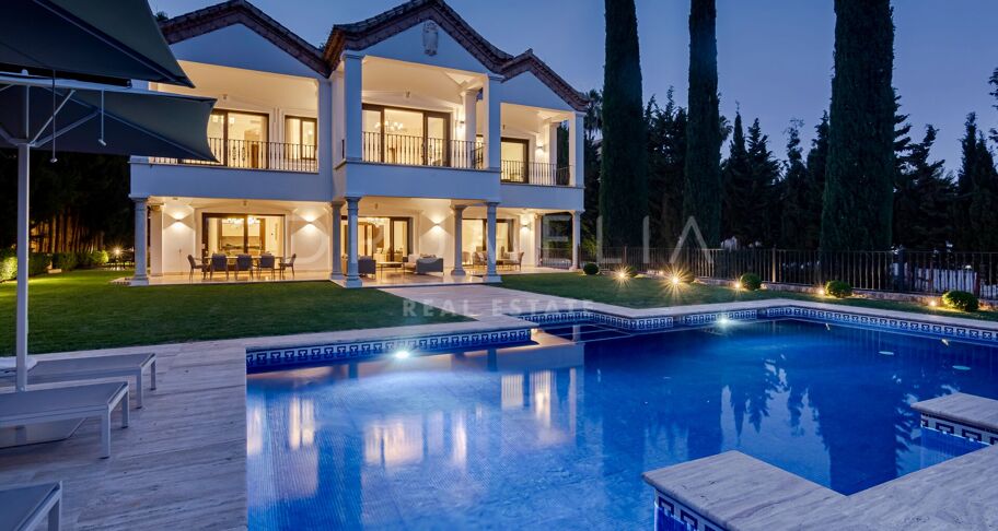 Elegant Classy Luxury Villa with Panoramic Sea Views, Sierra Blanca, Marbella