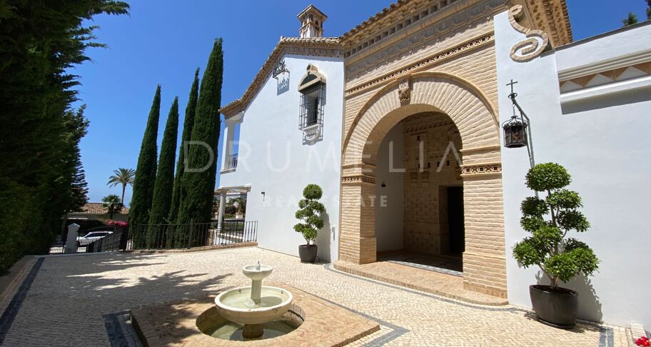 Elegant Classy Luxury Villa with Panoramic Sea Views, Sierra Blanca, Marbella