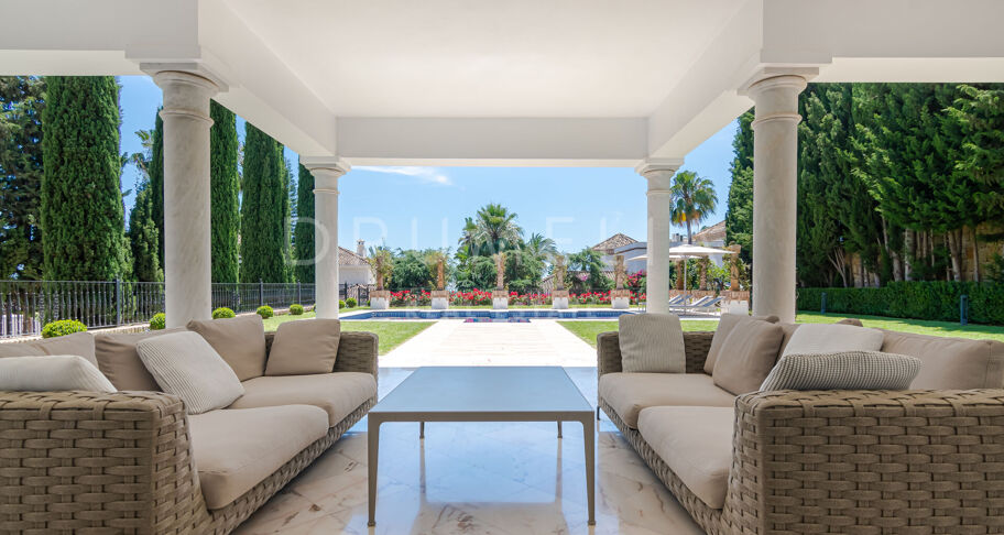 Elegant Classy Luxury Villa with Panoramic Sea Views, Sierra Blanca, Marbella